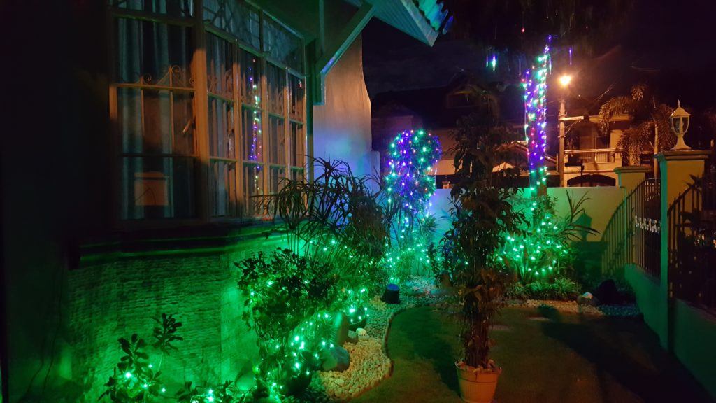 christmas lights in manila. jen's festive front yard